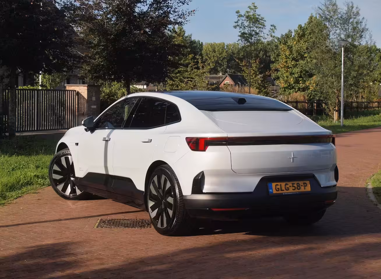 Polestar 4 4 Long Range Single motor 100 kWh | NL-Auto | Panoramadak | WLPT actieradius: 620 KM | 360