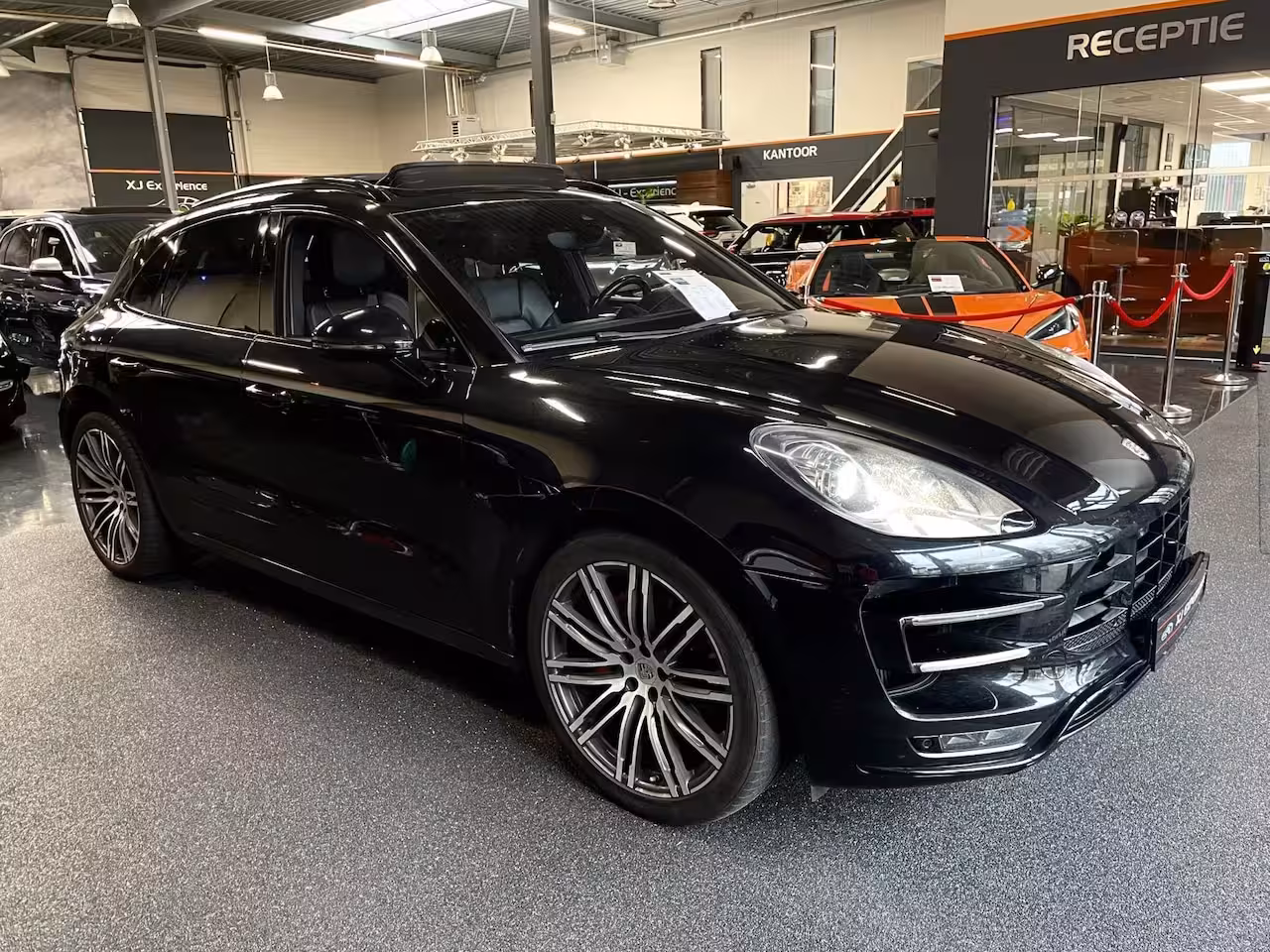 Porsche Macan 3.6 Turbo 400 PK-PANO-21"-AKRAPOVIC-SPORT CHRONO