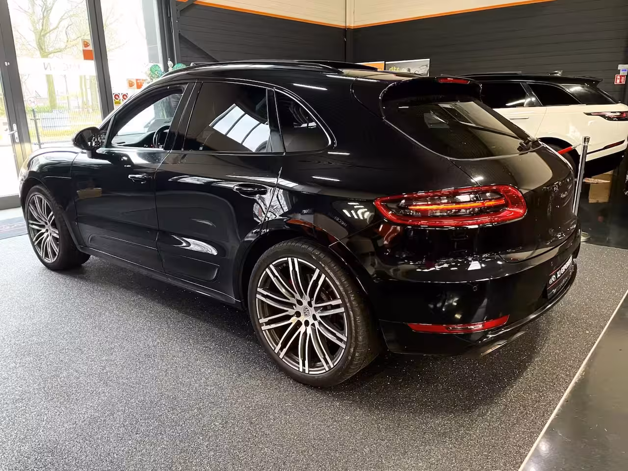 Porsche Macan 3.6 Turbo 400 PK-PANO-21"-AKRAPOVIC-SPORT CHRONO