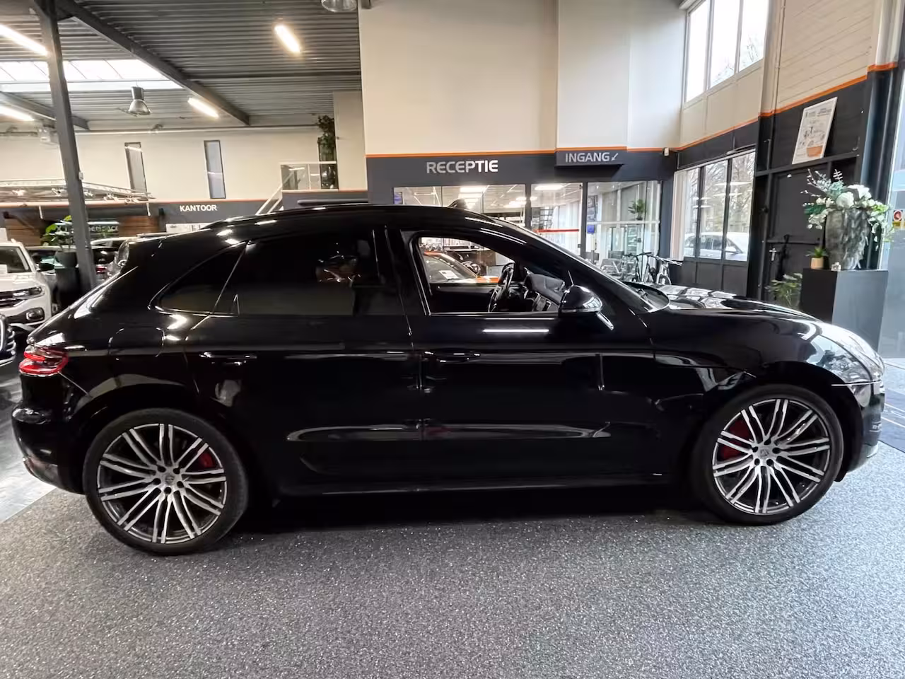 Porsche Macan 3.6 Turbo 400 PK-PANO-21"-AKRAPOVIC-SPORT CHRONO