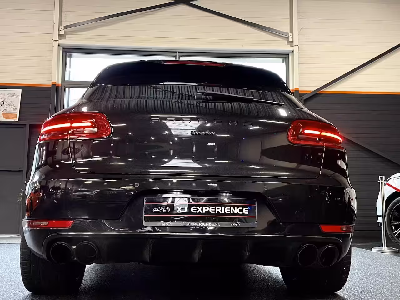 Porsche Macan 3.6 Turbo 400 PK-PANO-21"-AKRAPOVIC-SPORT CHRONO