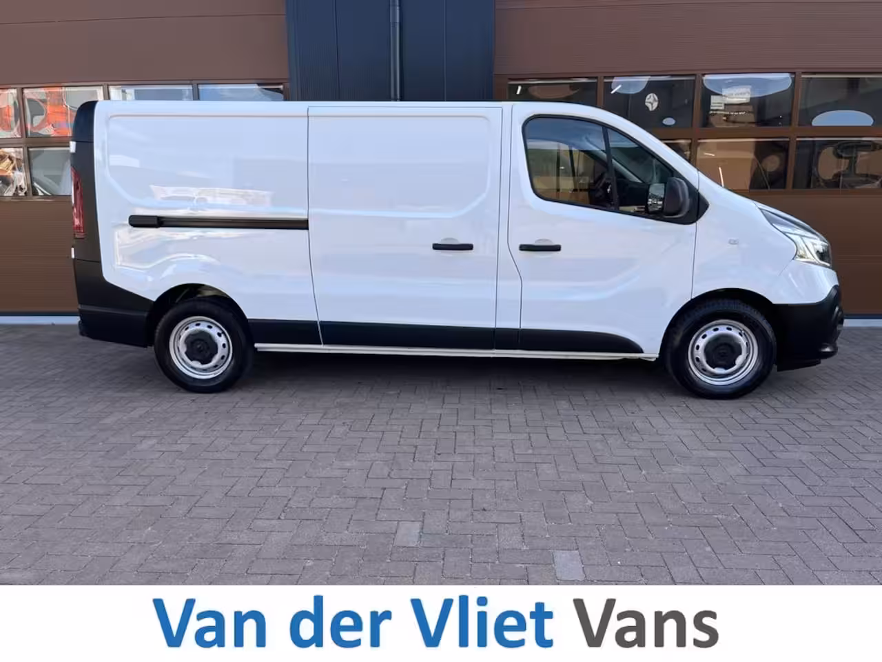 Renault Trafic 2.0 dCi 120pk E6 L2 Comfort Lease €287 p/m, Trekhaak, 2 Schuifdeuren, Airco, PDC, Cruise c