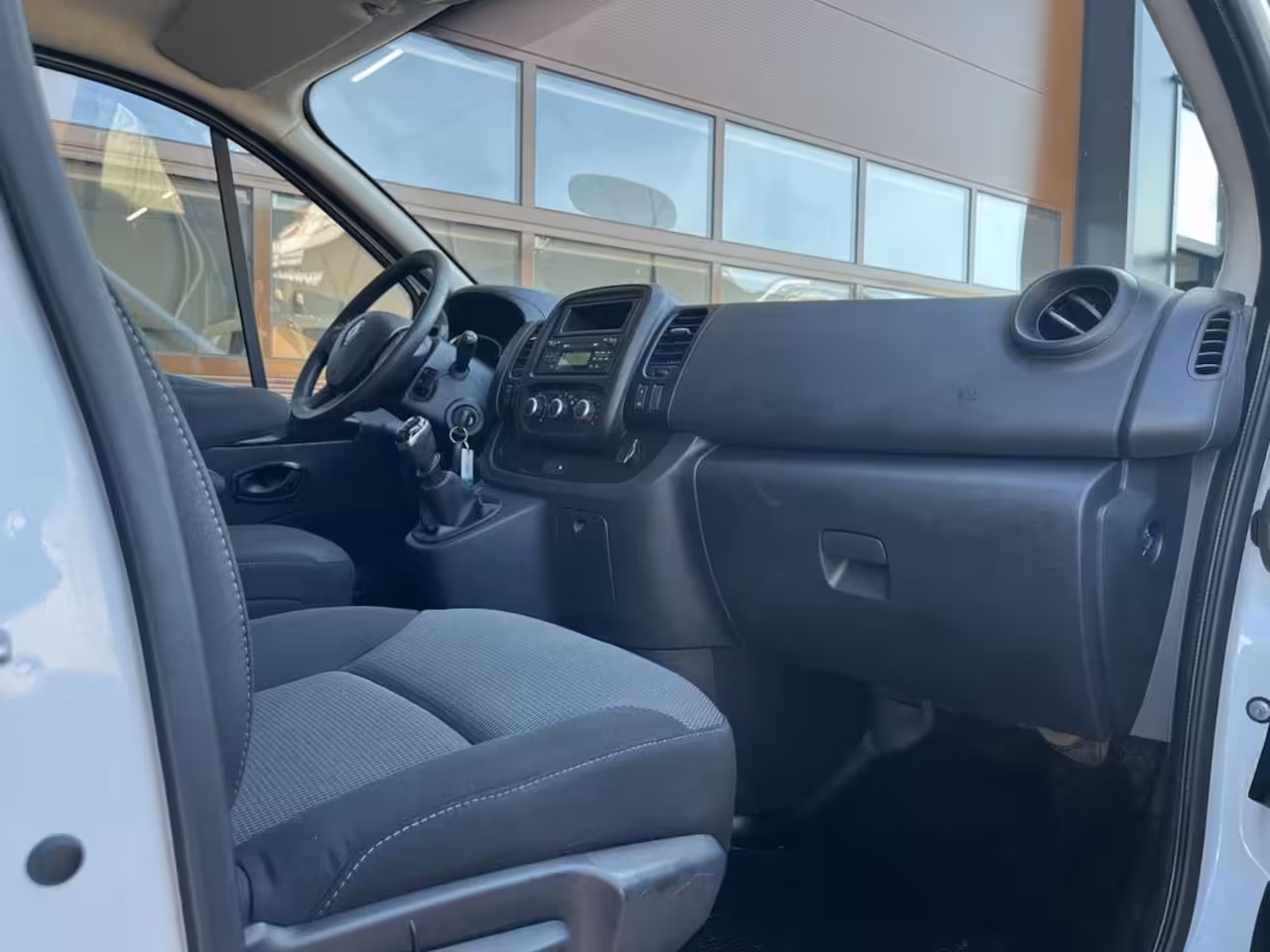 Renault Trafic 2.0 dCi 120pk E6 L2 Comfort Lease €287 p/m, Trekhaak, 2 Schuifdeuren, Airco, PDC, Cruise c