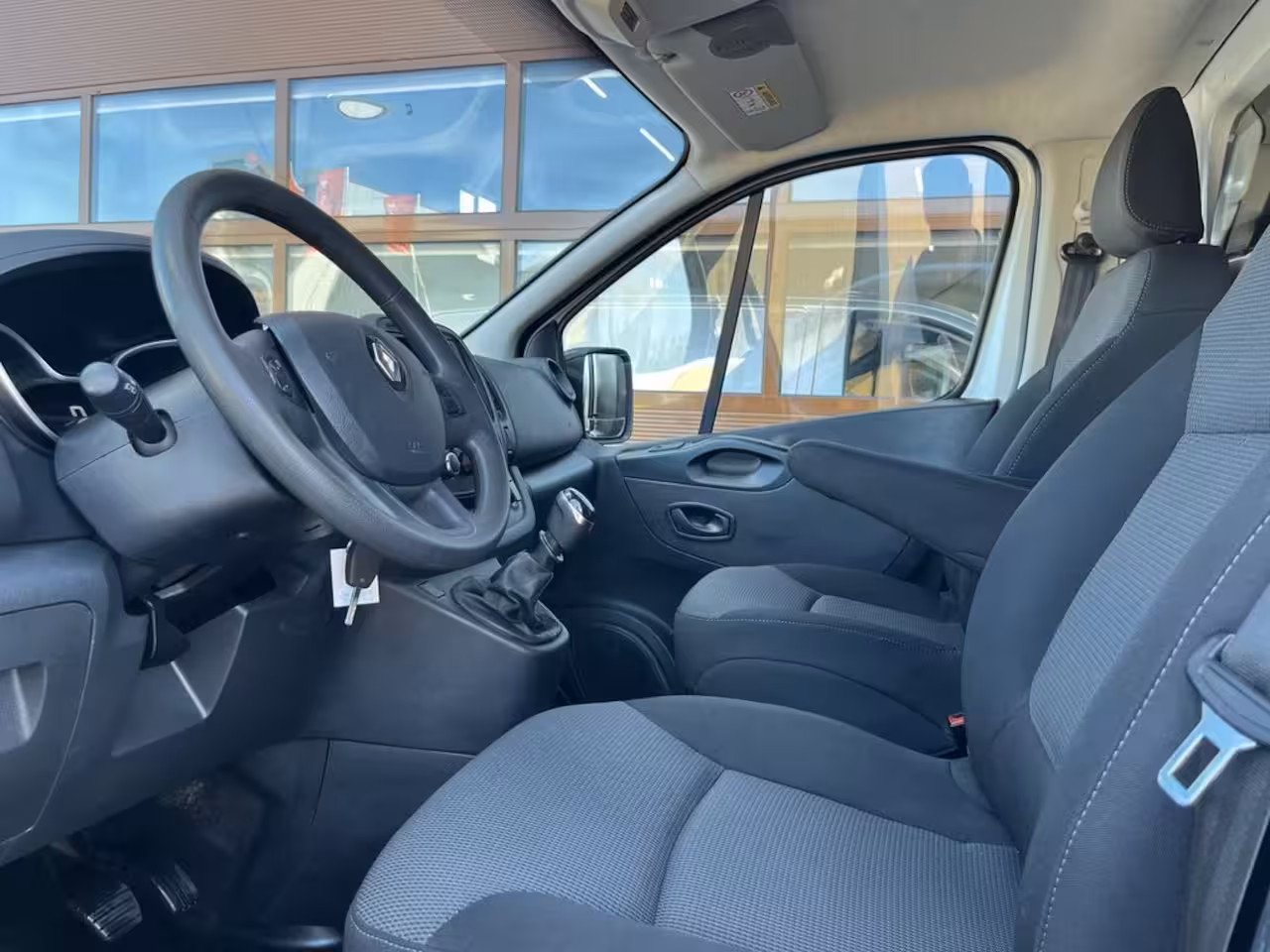 Renault Trafic 2.0 dCi 120pk E6 L2 Comfort Lease €287 p/m, Trekhaak, 2 Schuifdeuren, Airco, PDC, Cruise c