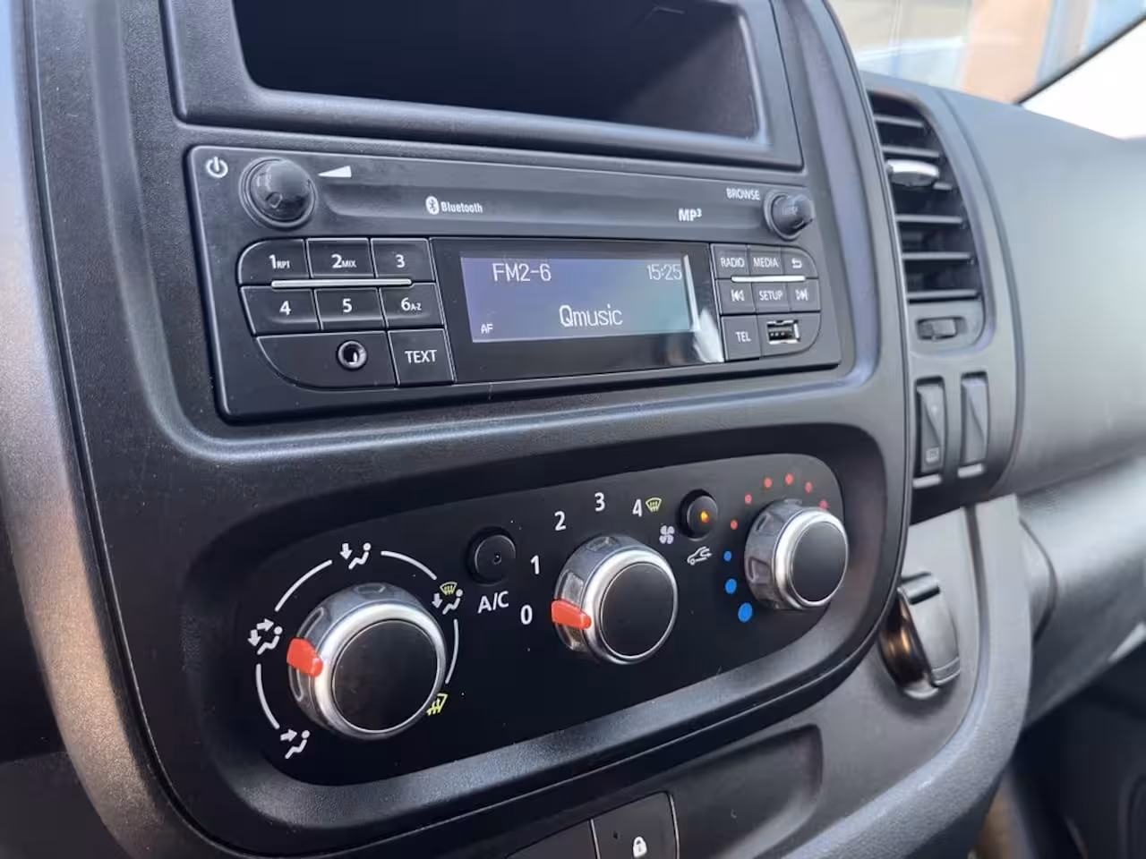 Renault Trafic 2.0 dCi 120pk E6 L2 Comfort Lease €287 p/m, Trekhaak, 2 Schuifdeuren, Airco, PDC, Cruise c