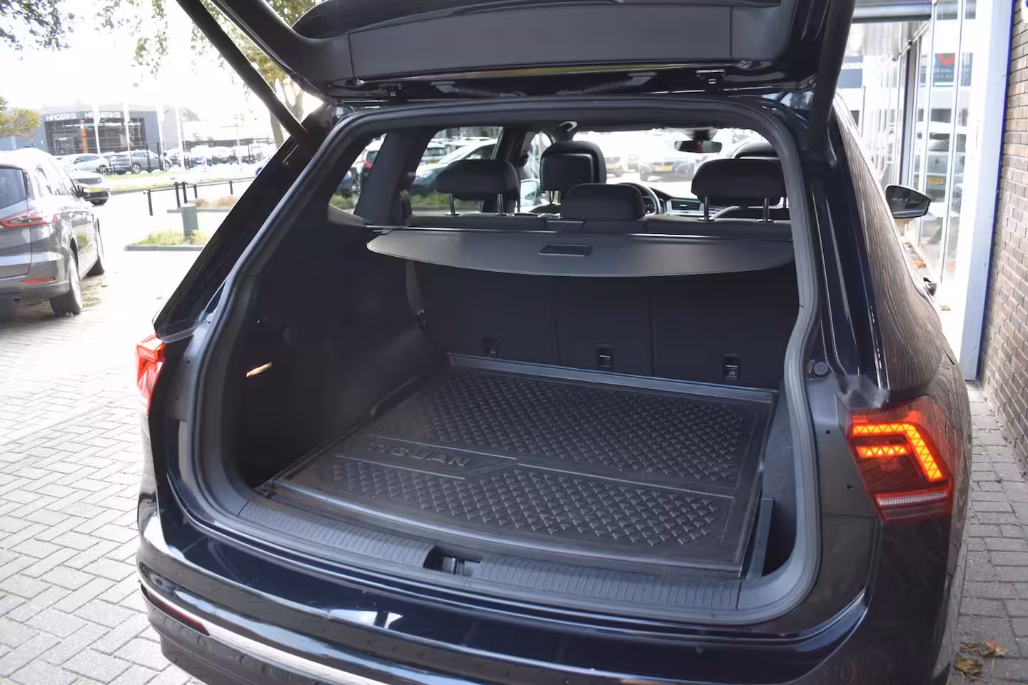 Volkswagen Tiguan Allspace 2.0 TSI 4Motion R-LINE PANO LED NAVI
