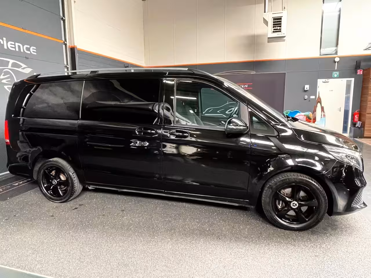 Mercedes-Benz V-klasse 300d Lang DC Avantgarde/240 PK/PANO/NAVI/MARGE
