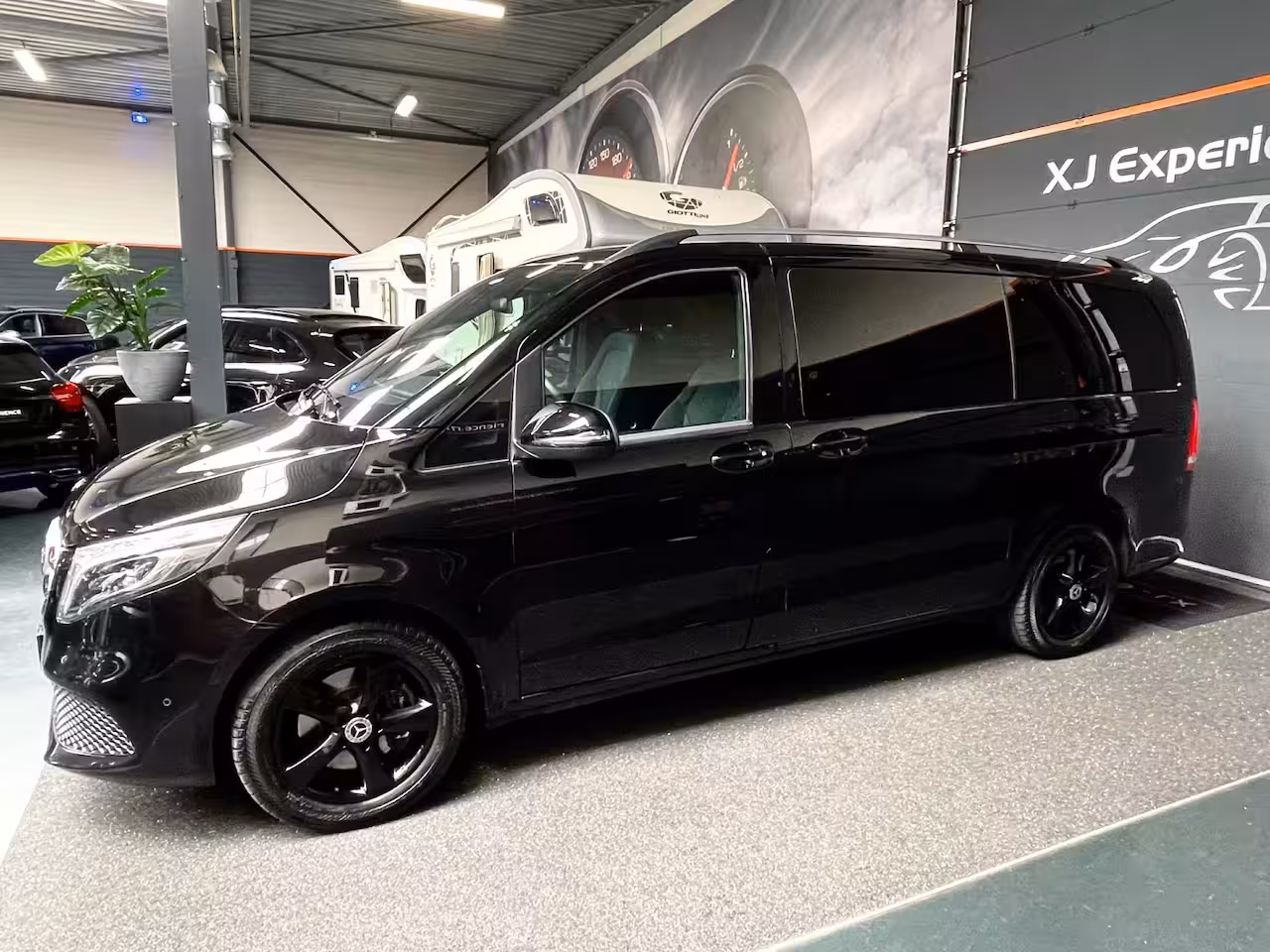 Mercedes-Benz V-klasse 300d Lang DC Avantgarde/240 PK/PANO/NAVI/MARGE