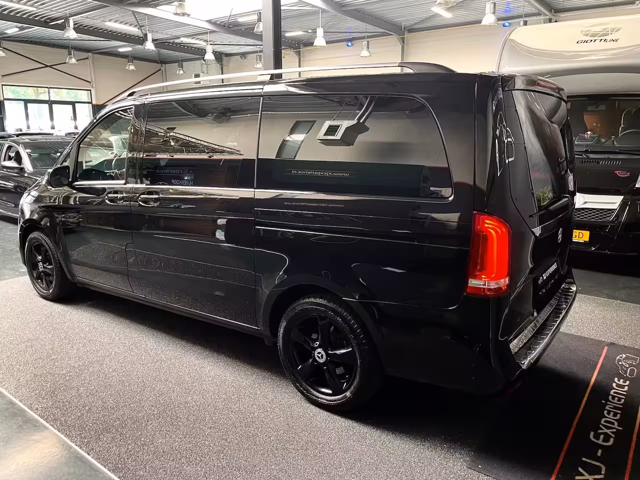Mercedes-Benz V-klasse 300d Lang DC Avantgarde/240 PK/PANO/NAVI/MARGE