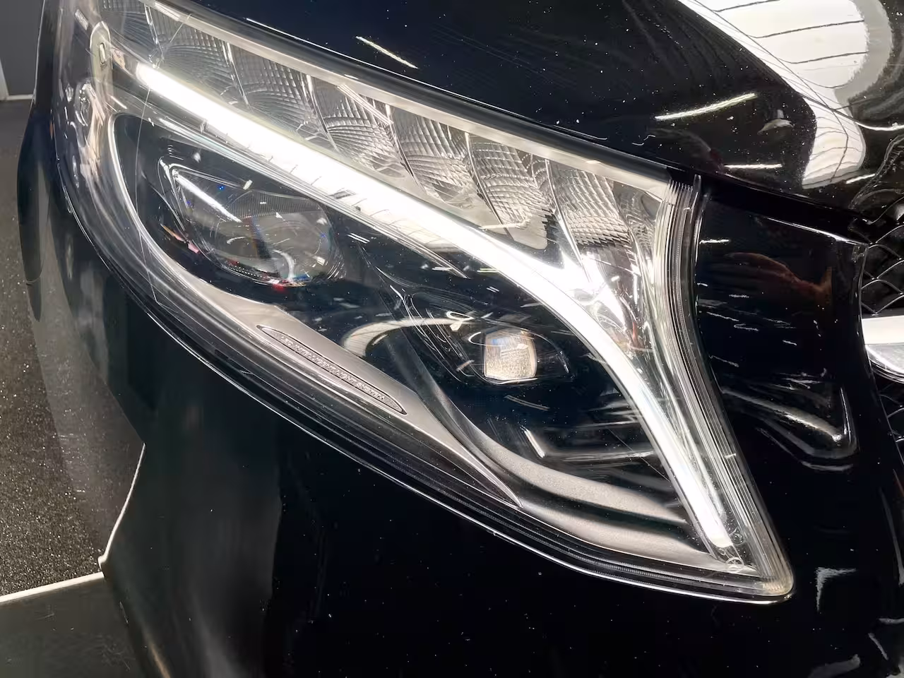 Mercedes-Benz V-klasse 300d Lang DC Avantgarde/240 PK/PANO/NAVI/MARGE