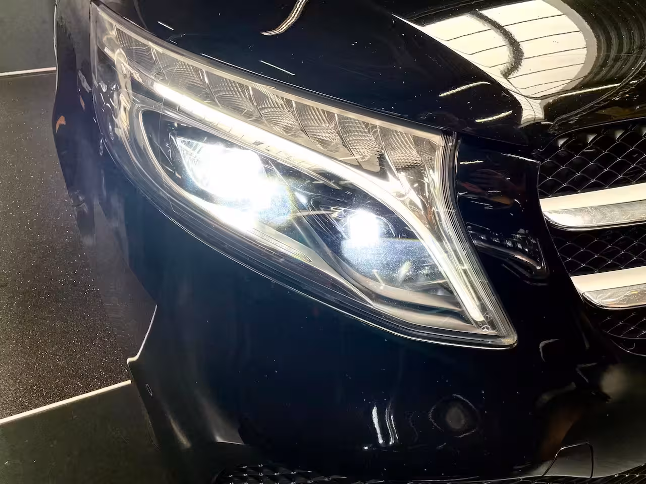 Mercedes-Benz V-klasse 300d Lang DC Avantgarde/240 PK/PANO/NAVI/MARGE