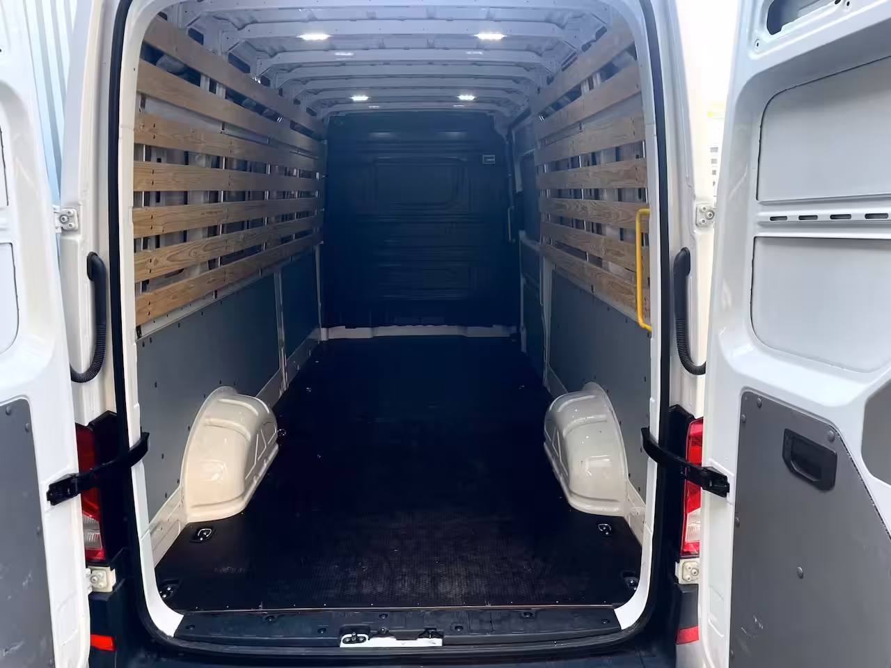 Volkswagen Crafter 35 2.0 TDI L4H3 NAVI AIRCO 140 PK AUTOMAAT CARPLAY