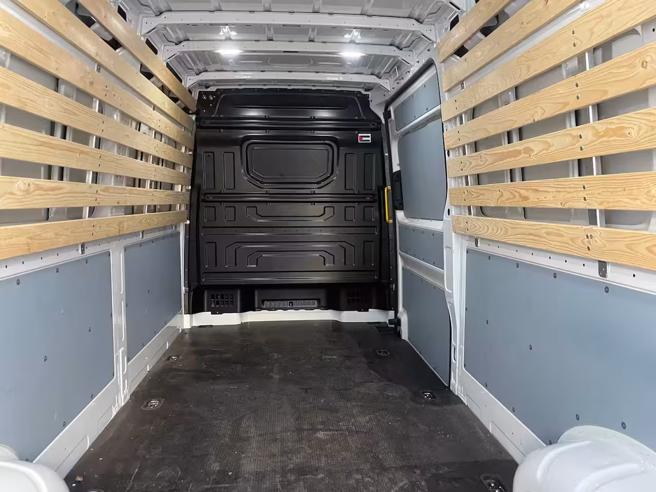 Volkswagen Crafter 35 2.0 TDI L4H3 NAVI AIRCO 140 PK AUTOMAAT CARPLAY