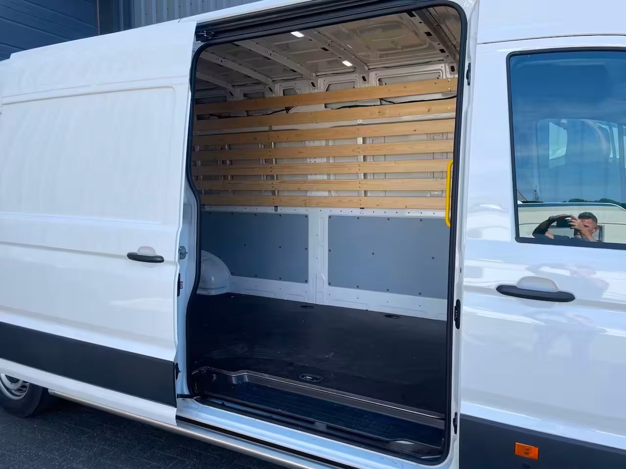 Volkswagen Crafter 35 2.0 TDI L4H3 NAVI AIRCO 140 PK AUTOMAAT CARPLAY