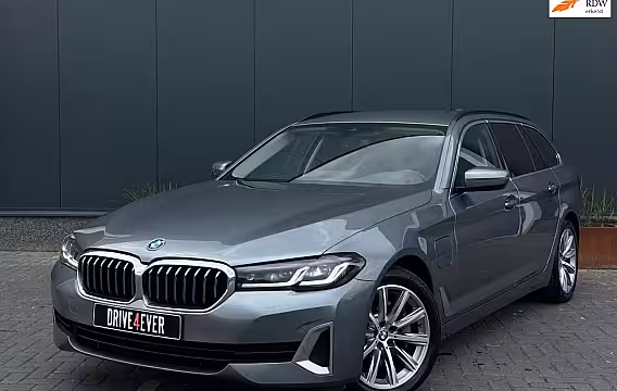 BMW 5-serie Touring 530e High Executive NAVI | LEDER | LED | CRUISE CONTROL | SPORTVELGEN