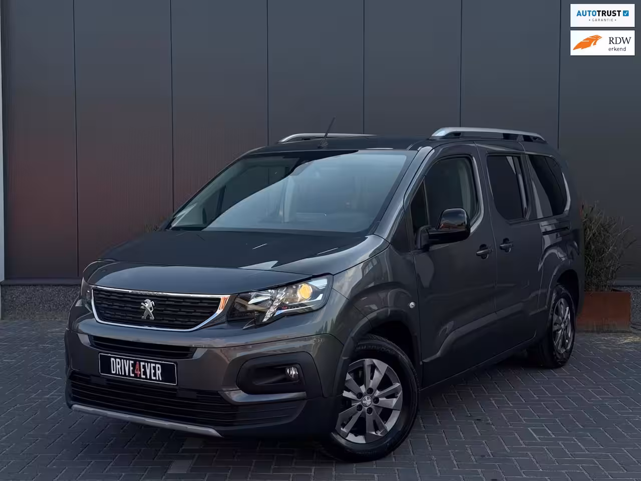 Peugeot Rifter Long 1.2 130pk Allure AUTOMAAT|NAVI|CAMERA|LED|TREKHAAK|SPORTVELGEN