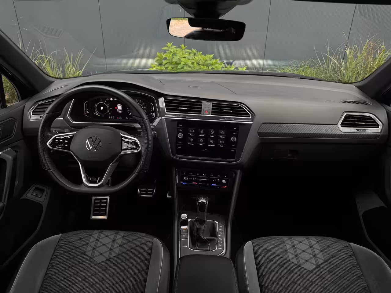 Volkswagen Tiguan 1.4 TSI eHybrid 3x R-Line FULL PANO | NAVI | CARPLAY | CAMERA | SPORTVELGEN | IQ LIGHT