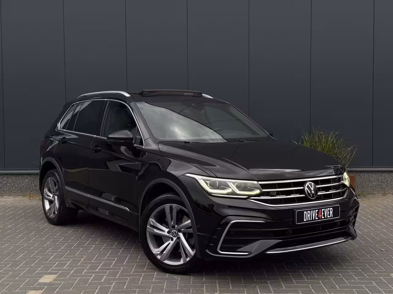 Volkswagen Tiguan 1.4 TSI eHybrid 3x R-Line FULL PANO | NAVI | CARPLAY | CAMERA | SPORTVELGEN | IQ LIGHT