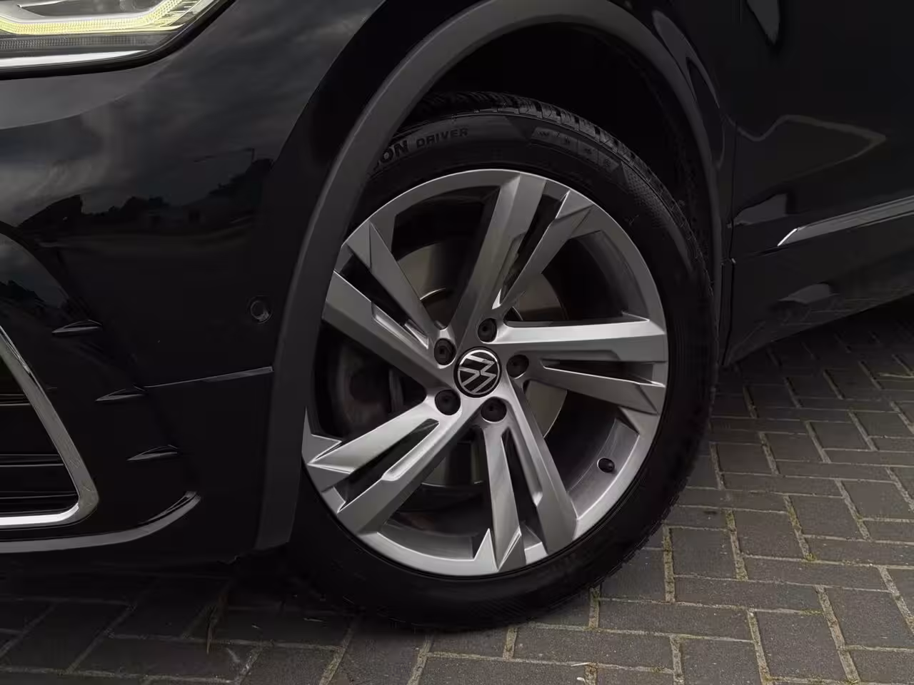 Volkswagen Tiguan 1.4 TSI eHybrid 3x R-Line FULL PANO | NAVI | CARPLAY | CAMERA | SPORTVELGEN | IQ LIGHT
