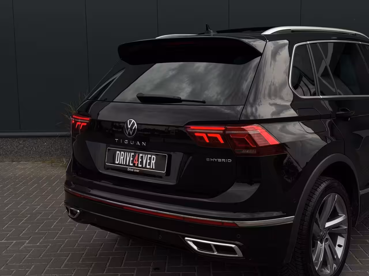 Volkswagen Tiguan 1.4 TSI eHybrid 3x R-Line FULL PANO | NAVI | CARPLAY | CAMERA | SPORTVELGEN | IQ LIGHT