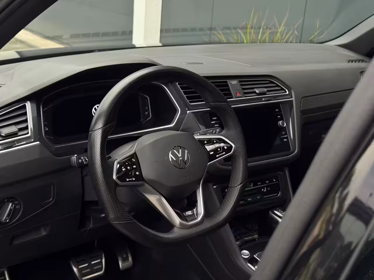 Volkswagen Tiguan 1.4 TSI eHybrid 3x R-Line FULL PANO | NAVI | CARPLAY | CAMERA | SPORTVELGEN | IQ LIGHT