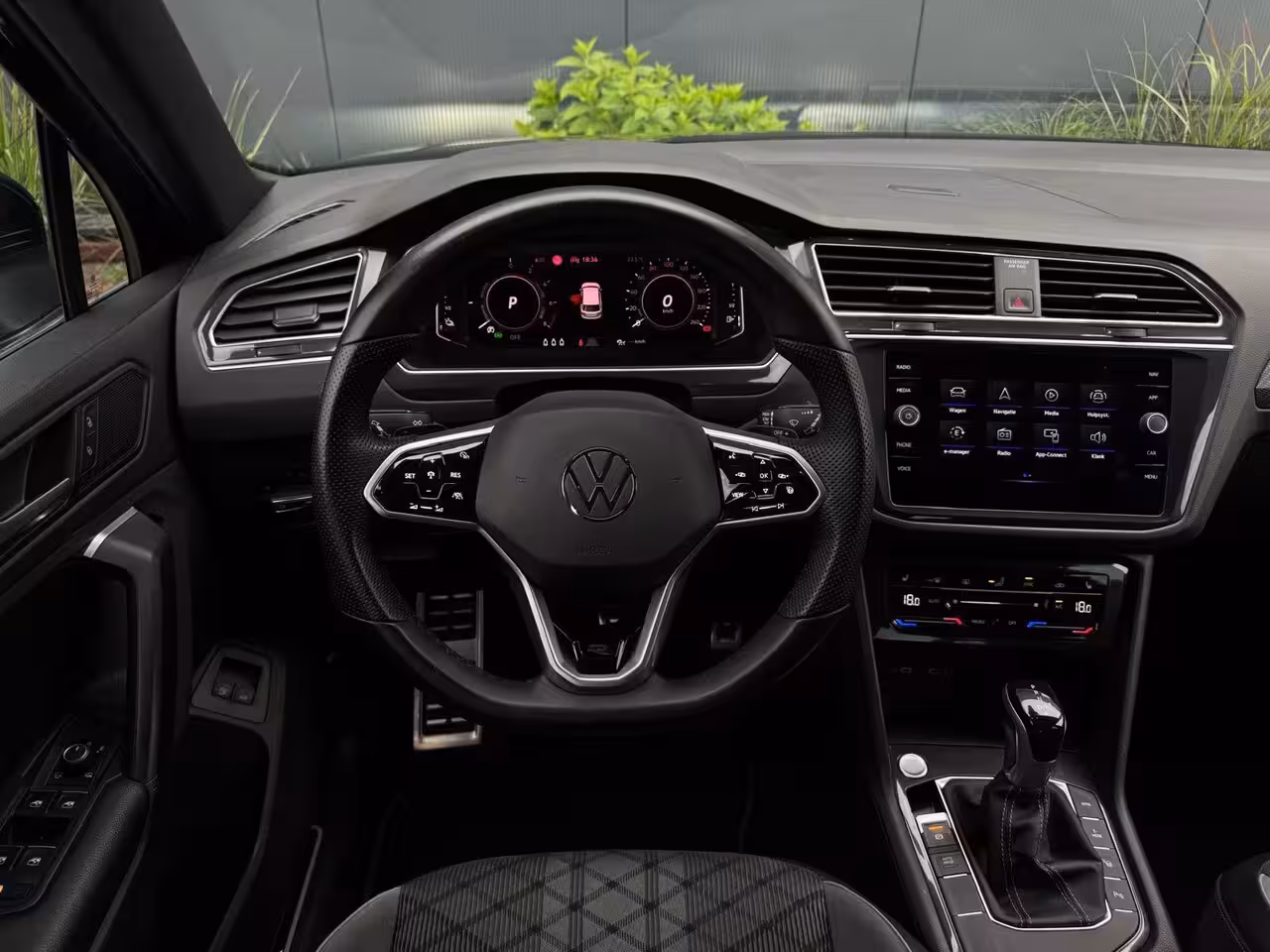Volkswagen Tiguan 1.4 TSI eHybrid 3x R-Line FULL PANO | NAVI | CARPLAY | CAMERA | SPORTVELGEN | IQ LIGHT