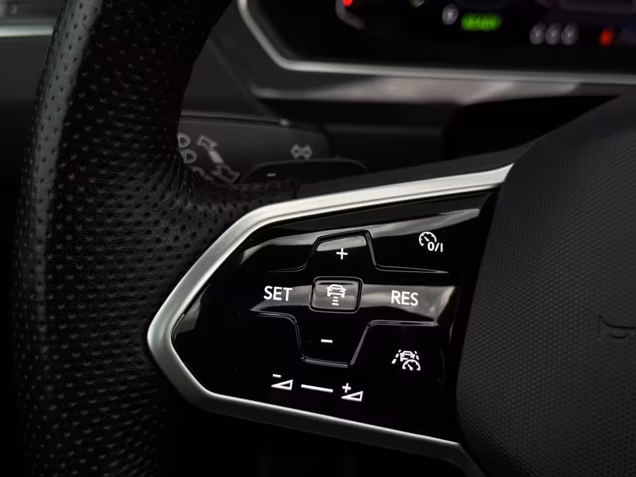 Volkswagen Tiguan 1.4 TSI eHybrid 3x R-Line FULL PANO | NAVI | CARPLAY | CAMERA | SPORTVELGEN | IQ LIGHT