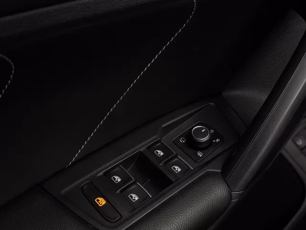 Volkswagen Tiguan 1.4 TSI eHybrid 3x R-Line FULL PANO | NAVI | CARPLAY | CAMERA | SPORTVELGEN | IQ LIGHT