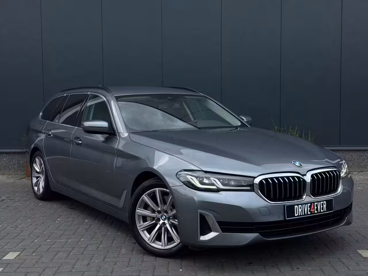 BMW 5-serie Touring 530e High Executive NAVI | LEDER | LED | CRUISE CONTROL | SPORTVELGEN