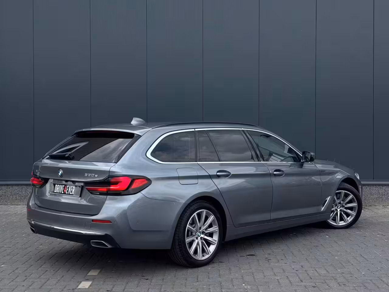 BMW 5-serie Touring 530e High Executive NAVI | LEDER | LED | CRUISE CONTROL | SPORTVELGEN
