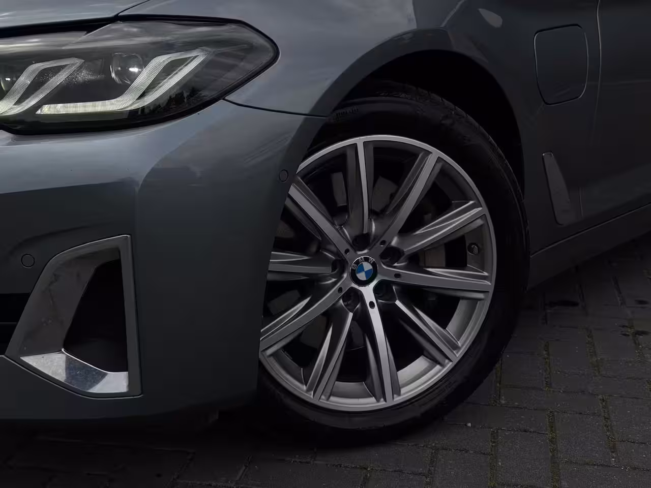 BMW 5-serie Touring 530e High Executive NAVI | LEDER | LED | CRUISE CONTROL | SPORTVELGEN