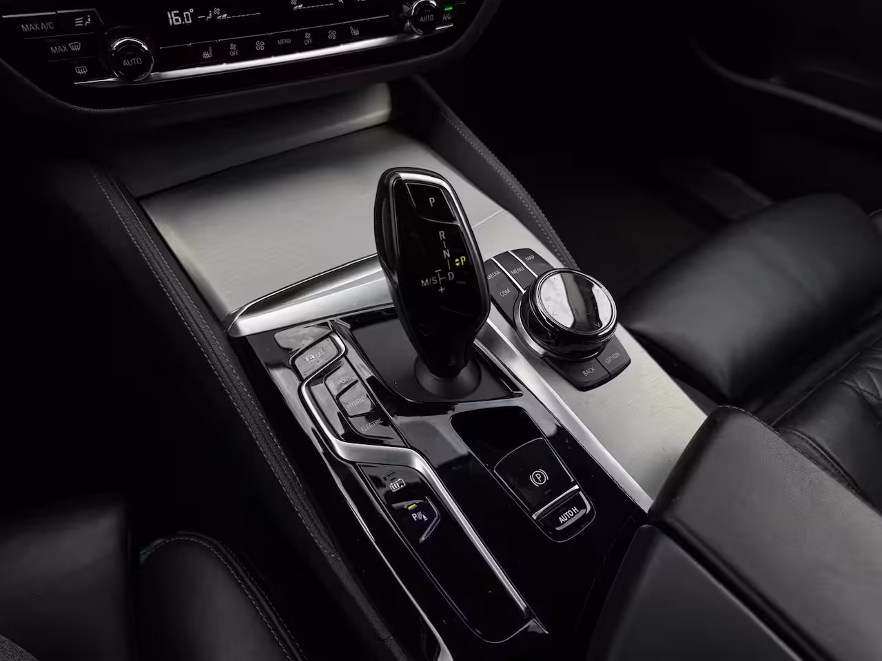 BMW 5-serie Touring 530e High Executive NAVI | LEDER | LED | CRUISE CONTROL | SPORTVELGEN