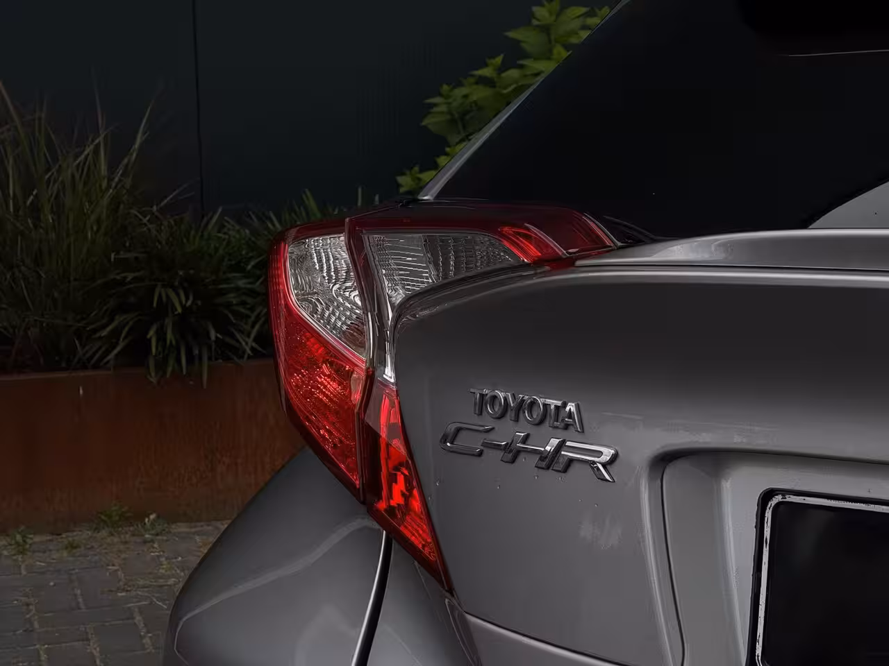 Toyota C-HR 1.8 Hybrid Active M20 NAVI | LED | CAMERA | SPORTVELGEN | ZUINIG | CR CONTROL