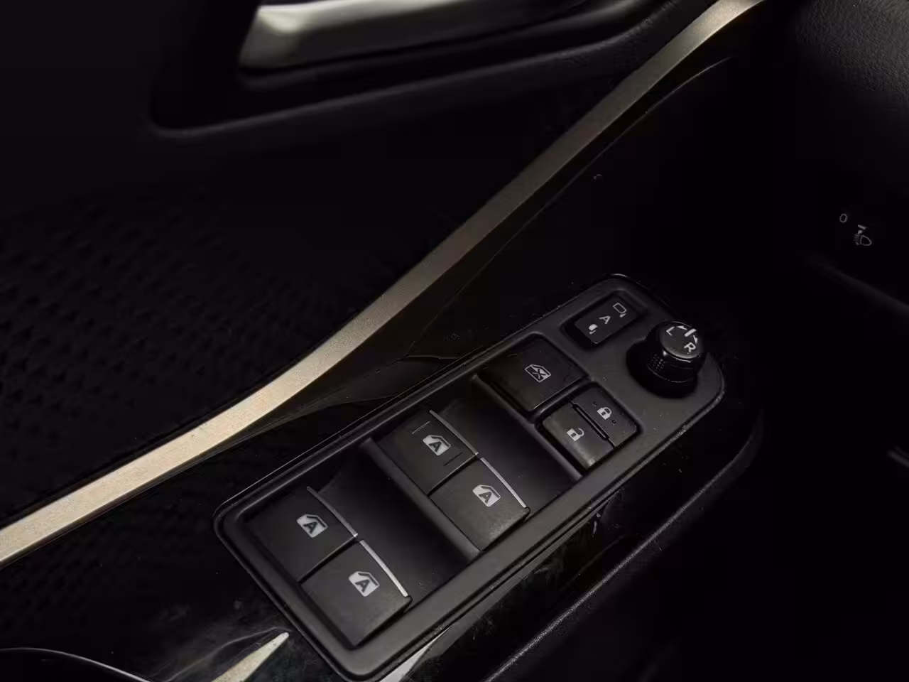 Toyota C-HR 1.8 Hybrid Active M20 NAVI | LED | CAMERA | SPORTVELGEN | ZUINIG | CR CONTROL