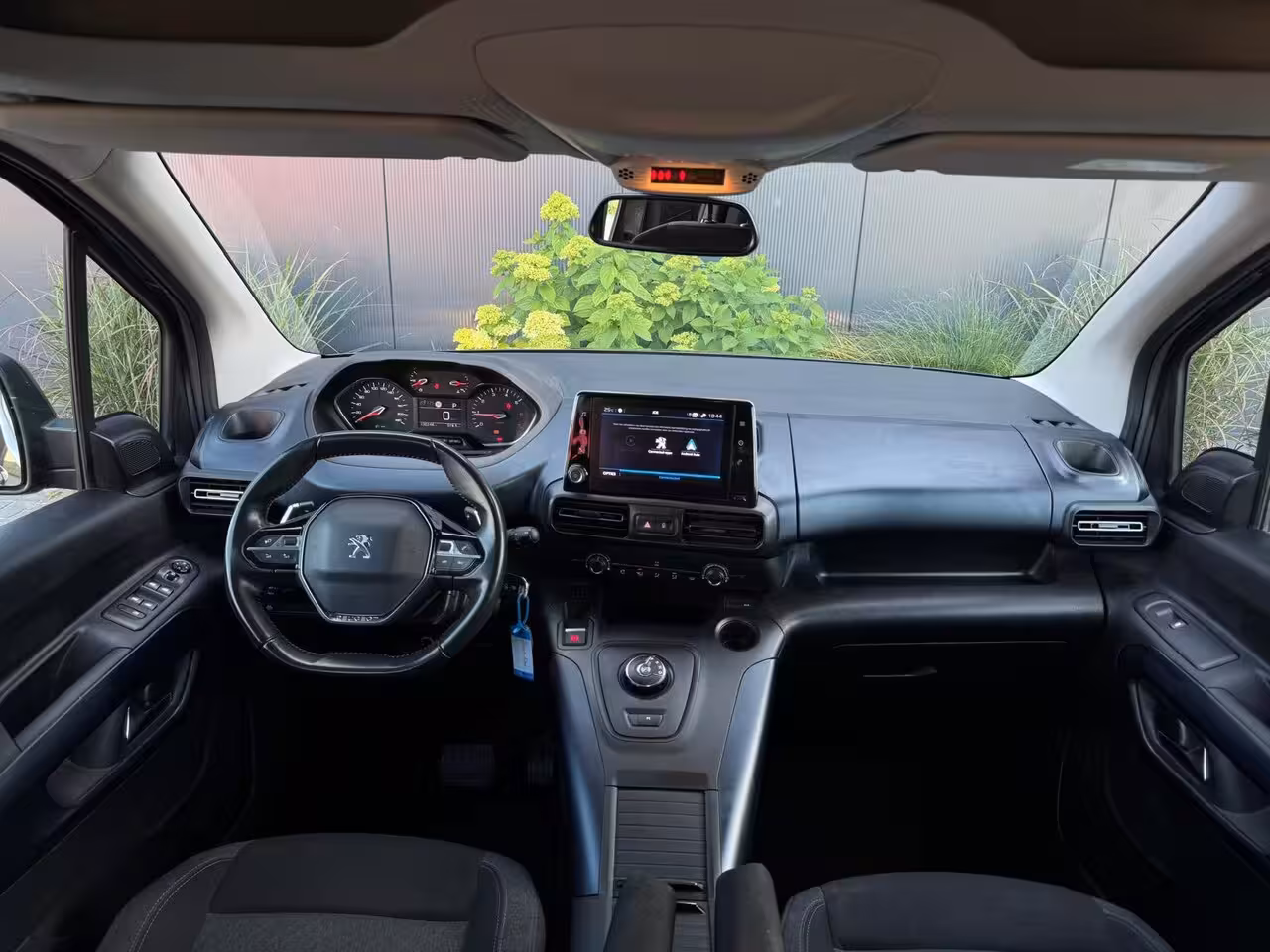 Peugeot Rifter Long 1.2 130pk Allure AUTOMAAT|NAVI|CAMERA|LED|TREKHAAK|SPORTVELGEN