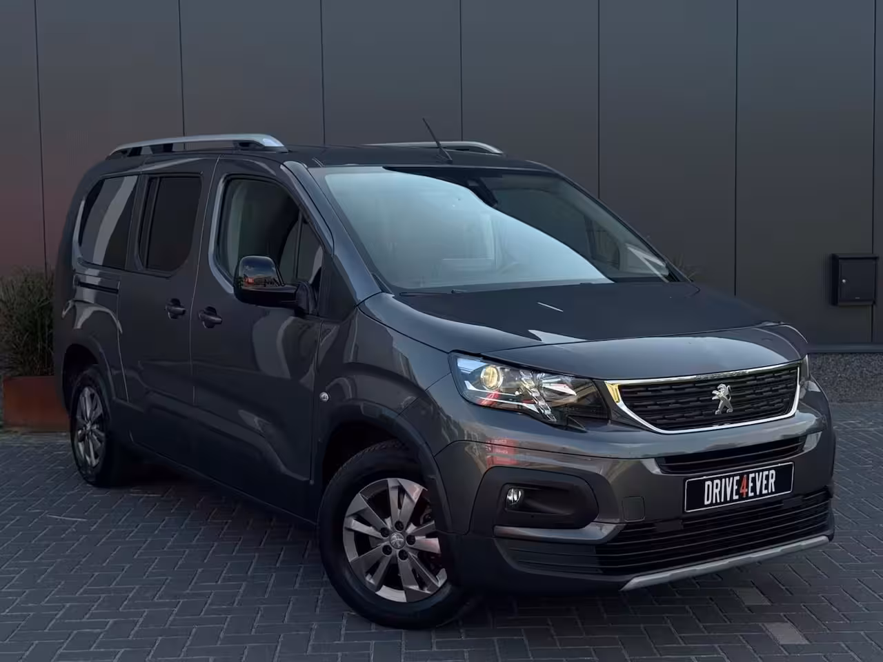 Peugeot Rifter Long 1.2 130pk Allure AUTOMAAT|NAVI|CAMERA|LED|TREKHAAK|SPORTVELGEN