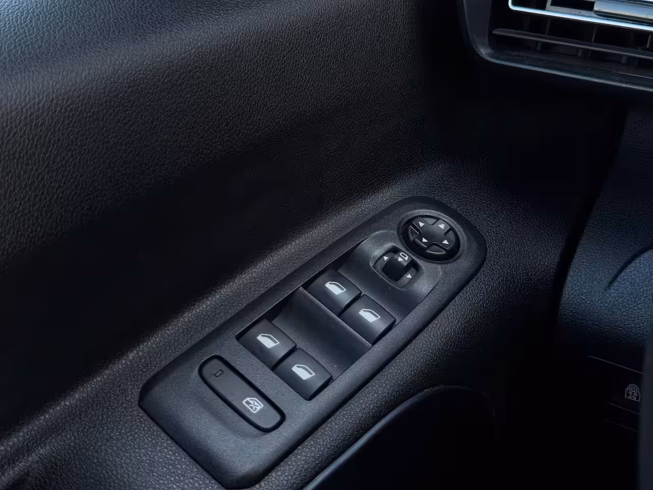Peugeot Rifter Long 1.2 130pk Allure AUTOMAAT|NAVI|CAMERA|LED|TREKHAAK|SPORTVELGEN