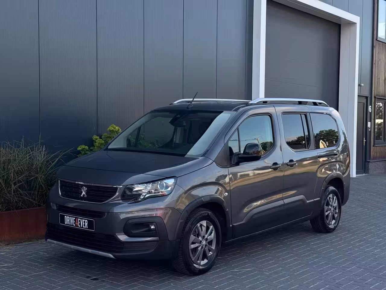 Peugeot Rifter Long 1.2 130pk Allure AUTOMAAT|NAVI|CAMERA|LED|TREKHAAK|SPORTVELGEN
