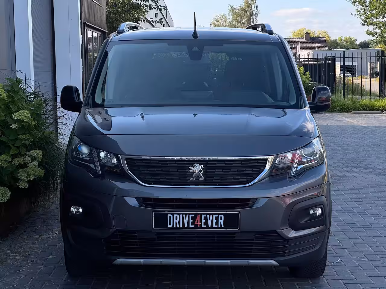 Peugeot Rifter Long 1.2 130pk Allure AUTOMAAT|NAVI|CAMERA|LED|TREKHAAK|SPORTVELGEN
