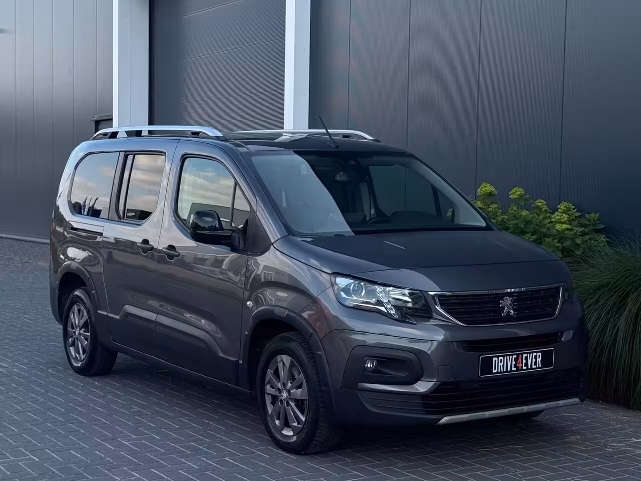 Peugeot Rifter Long 1.2 130pk Allure AUTOMAAT|NAVI|CAMERA|LED|TREKHAAK|SPORTVELGEN