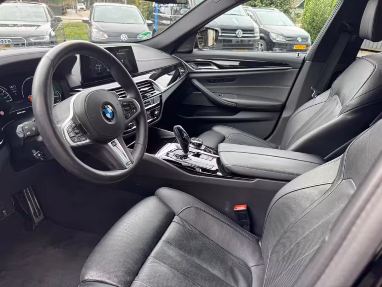 BMW 5-serie 540I XD Massage Memory Stoelkoeling Parfum Panoramadak Stoelverwarming voor en achter Ramv