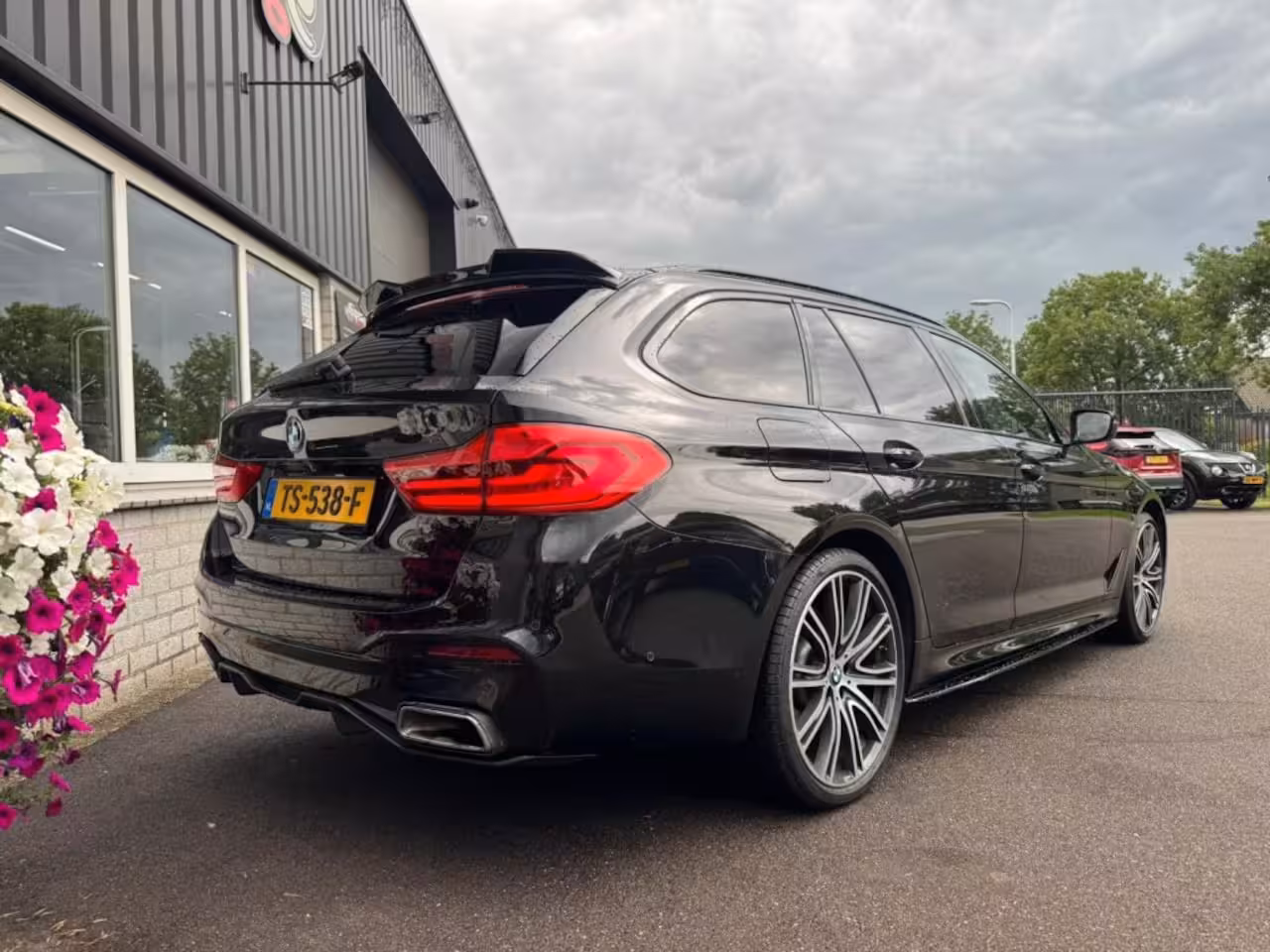 BMW 5-serie 540I XD Massage Memory Stoelkoeling Parfum Panoramadak Stoelverwarming voor en achter Ramv