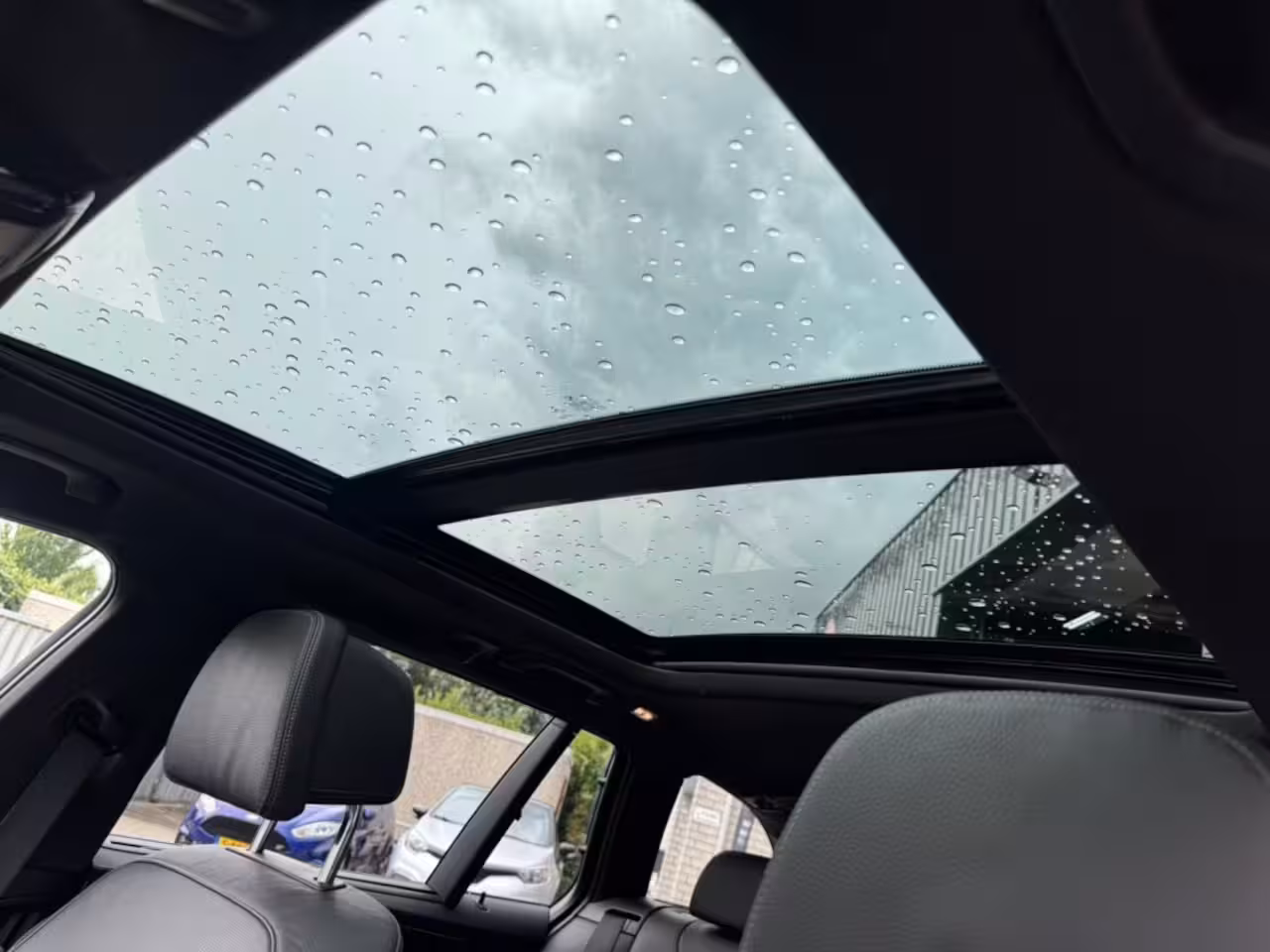 BMW 5-serie 540I XD Massage Memory Stoelkoeling Parfum Panoramadak Stoelverwarming voor en achter Ramv