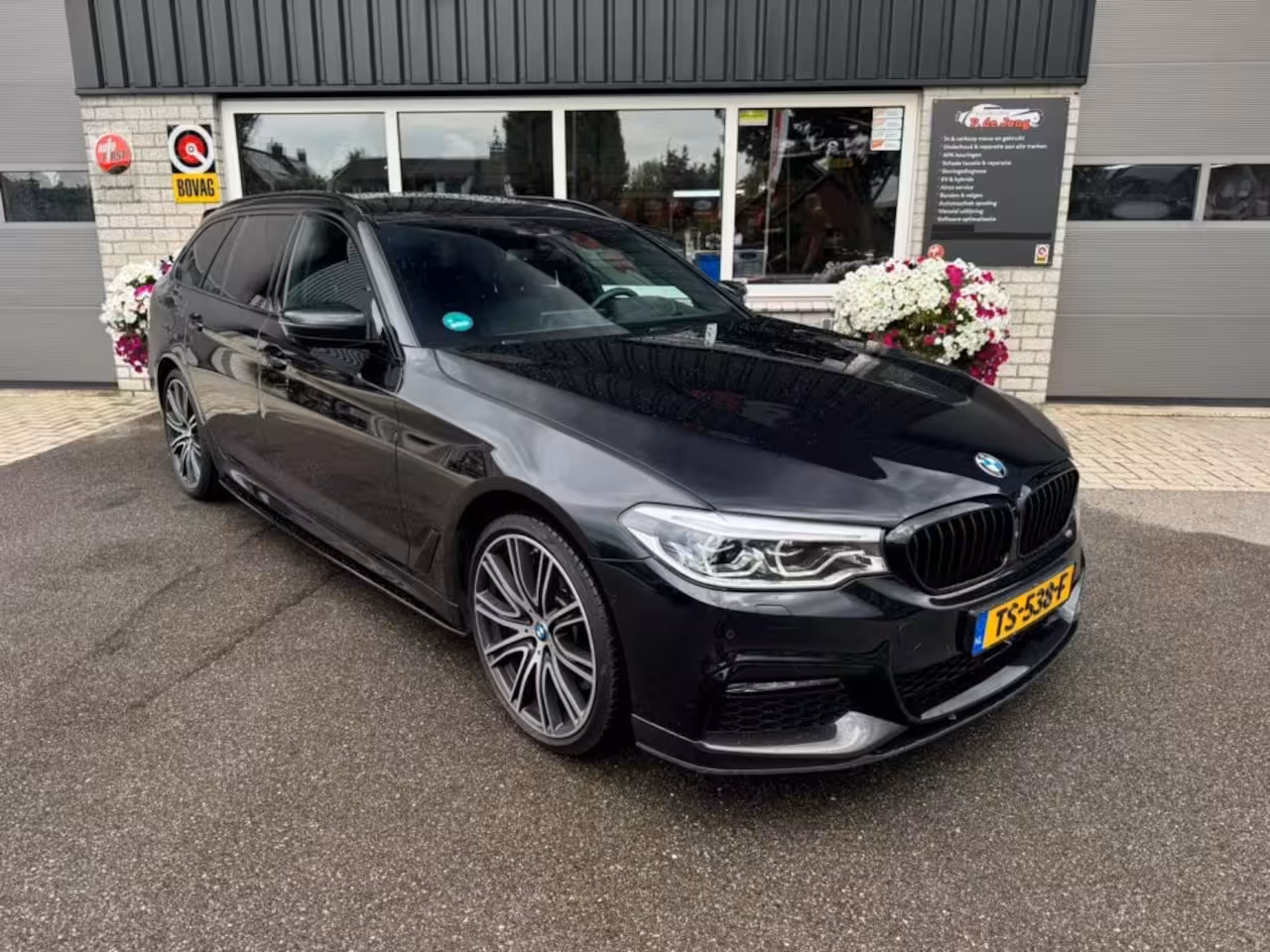 BMW 5-serie 540I XD Massage Memory Stoelkoeling Parfum Panoramadak Stoelverwarming voor en achter Ramv