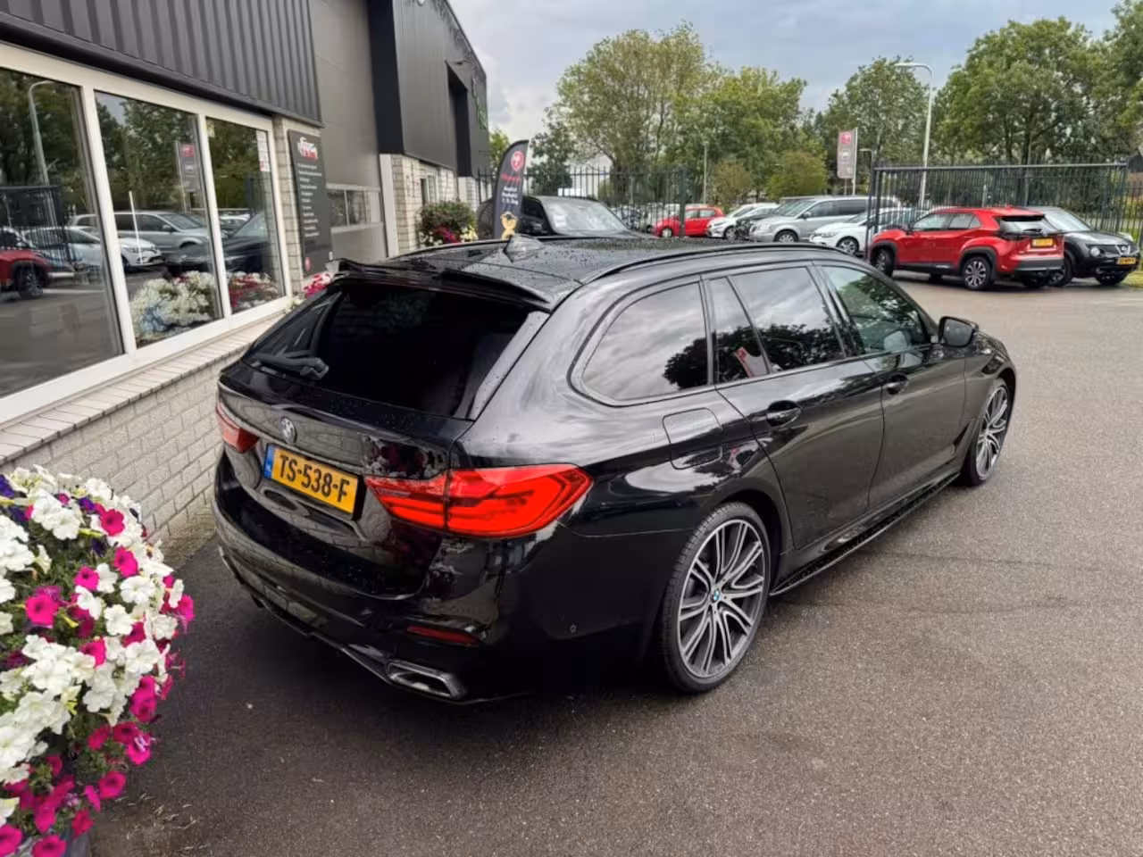 BMW 5-serie 540I XD Massage Memory Stoelkoeling Parfum Panoramadak Stoelverwarming voor en achter Ramv
