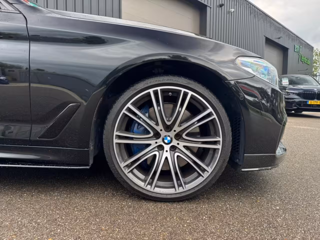 BMW 5-serie 540I XD Massage Memory Stoelkoeling Parfum Panoramadak Stoelverwarming voor en achter Ramv