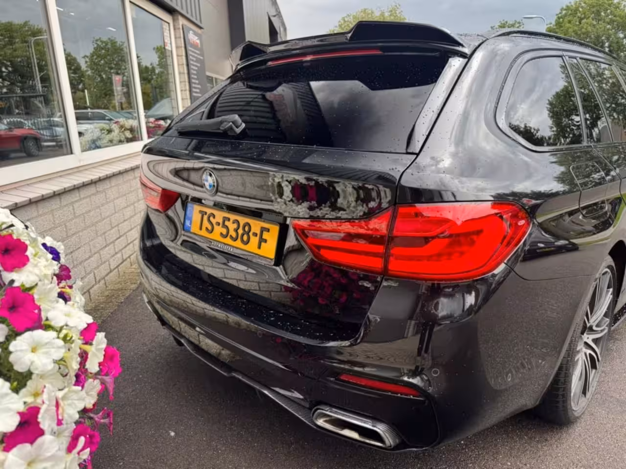 BMW 5-serie 540I XD Massage Memory Stoelkoeling Parfum Panoramadak Stoelverwarming voor en achter Ramv
