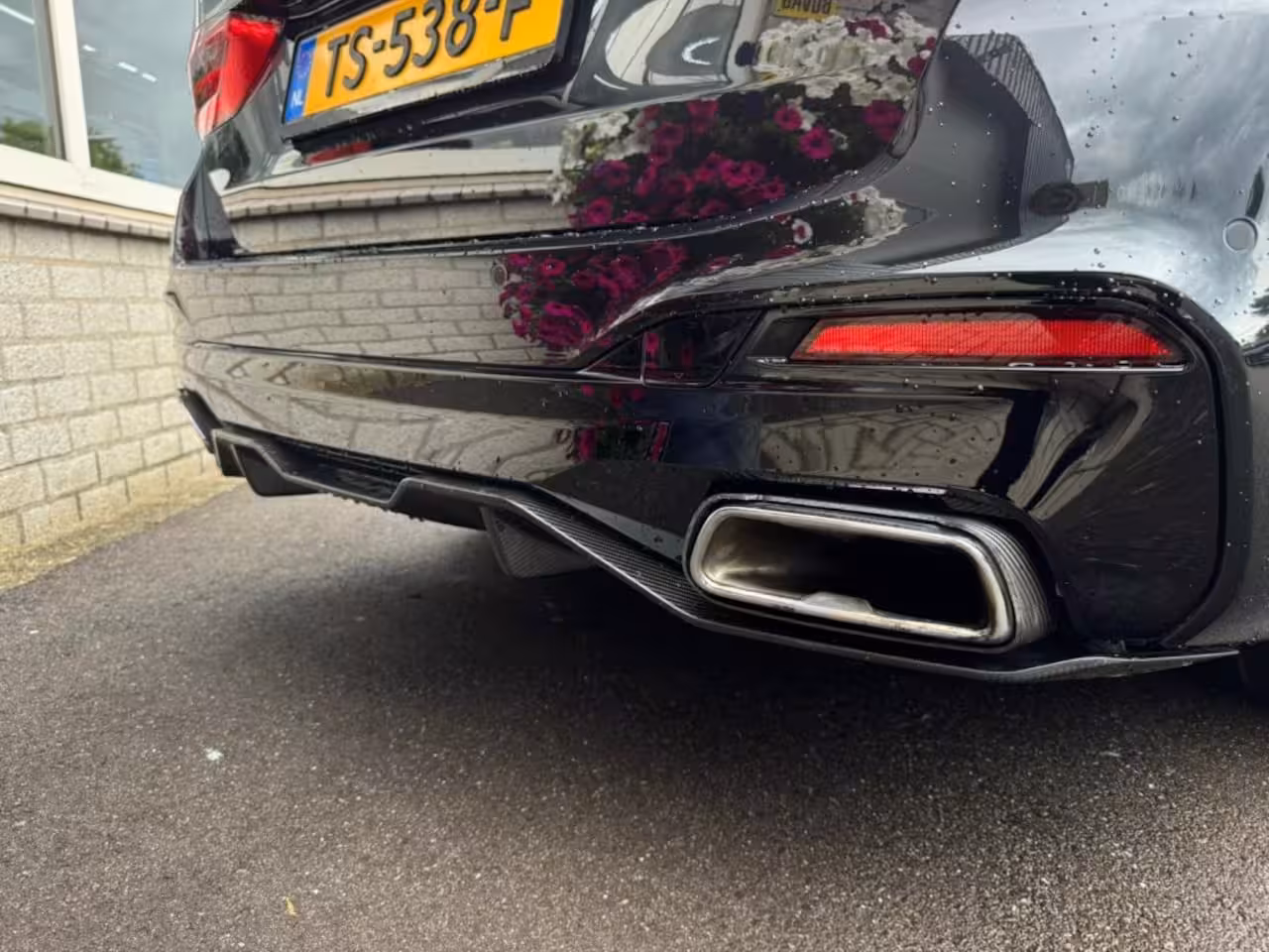 BMW 5-serie 540I XD Massage Memory Stoelkoeling Parfum Panoramadak Stoelverwarming voor en achter Ramv