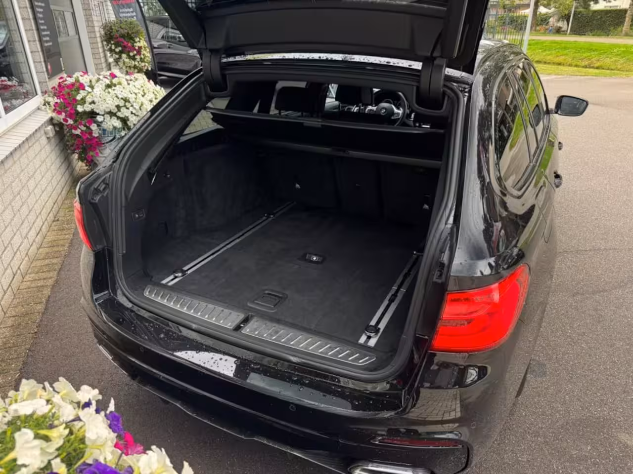 BMW 5-serie 540I XD Massage Memory Stoelkoeling Parfum Panoramadak Stoelverwarming voor en achter Ramv