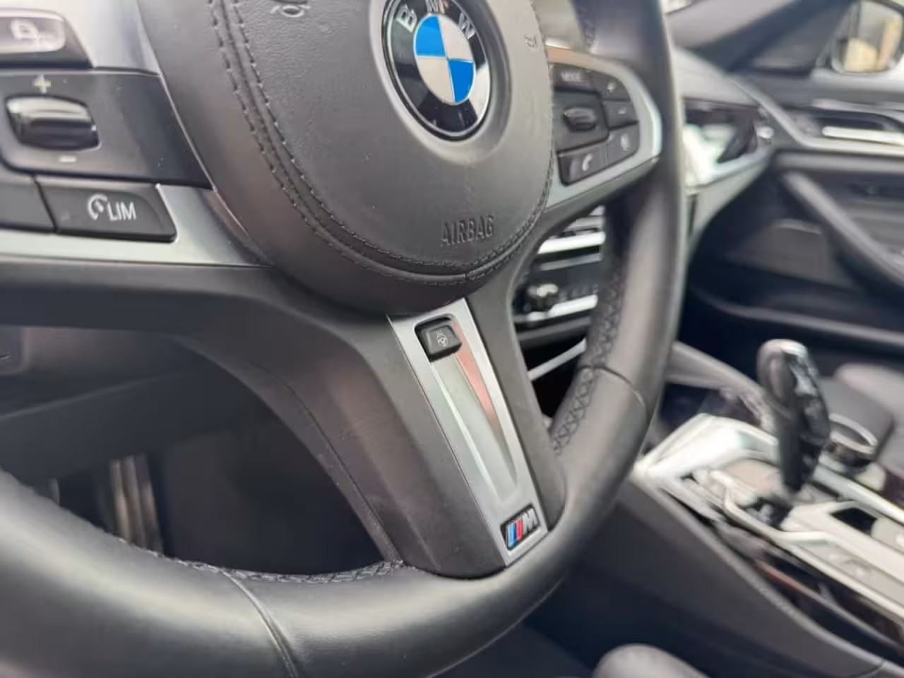 BMW 5-serie 540I XD Massage Memory Stoelkoeling Parfum Panoramadak Stoelverwarming voor en achter Ramv